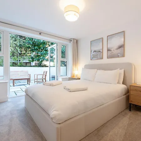 Beach Vibes Garden Apartment Close To Town Centre & Beach-3